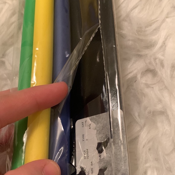 Gorilla Reusable Ties for Hanging Items-Rust-Free 18" 4 pack upto 200 lb new - Picture 9 of 9